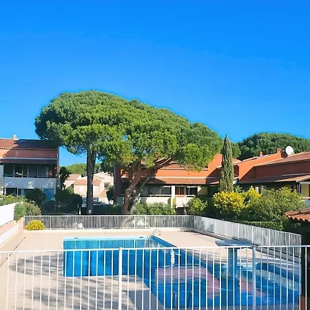 Cozy Duplex With Swimming Pool And Terrace In Frejus