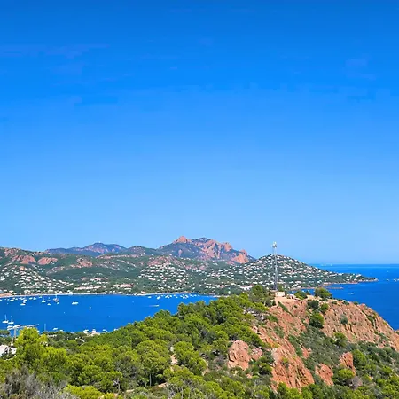 Cozy Duplex With Swimming Pool And Terrace In Apartment Frejus